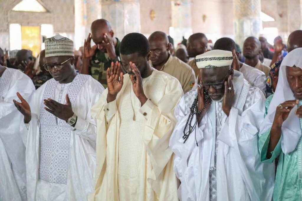Le Président Diomaye Faye marque sa présence au Gamou de Bignona : Prière, entretiens et conférence publique 4 KERANOS MEDIA
