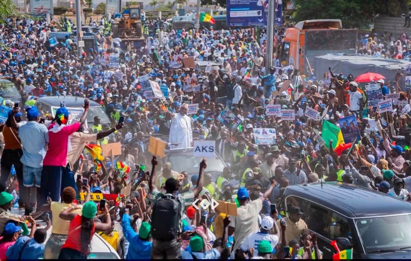 Diplomatie : Le Président Bassirou Diomaye Faye reçoit son prédécesseur Macky Sall au Palais de la République 1 Actu, Info et News en continu de Pakao et du Sénégal